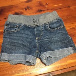 Arizona girls denim shorts. Size 6. Elastic waist